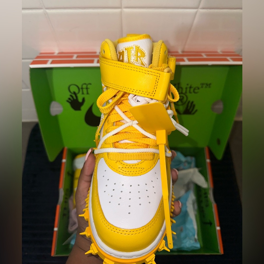 OFF-WHITE SNEAKERS